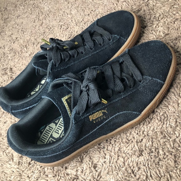 Women Puma Suede Sneakers - Picture 2 of 7